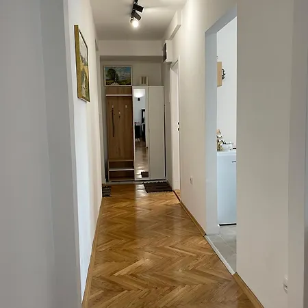 Boulevard 63 - Na 200 Metara Od Bele Parking Zone