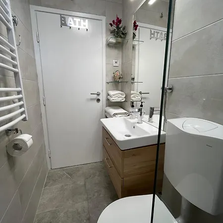 Boulevard 63 - Na 200 Metara Od Bele Parking Zone 아파트 노비사드