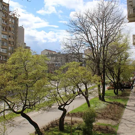 Boulevard 63 - Na 200 Metara Od Bele Parking Zone * 노비사드