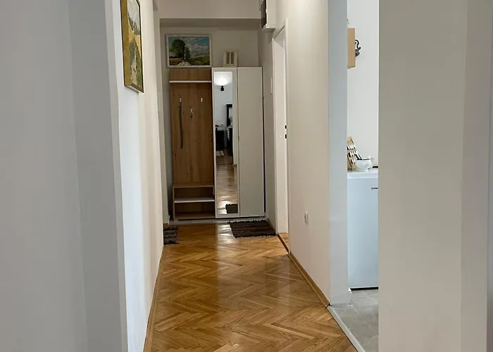 Boulevard 63 - Na 200 Metara Od Bele Parking Zone