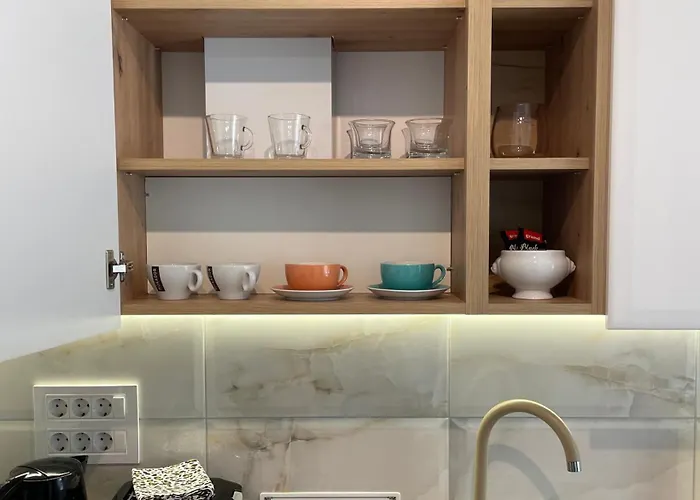 Boulevard 63 - Na 200 Metara Od Bele Parking Zone *